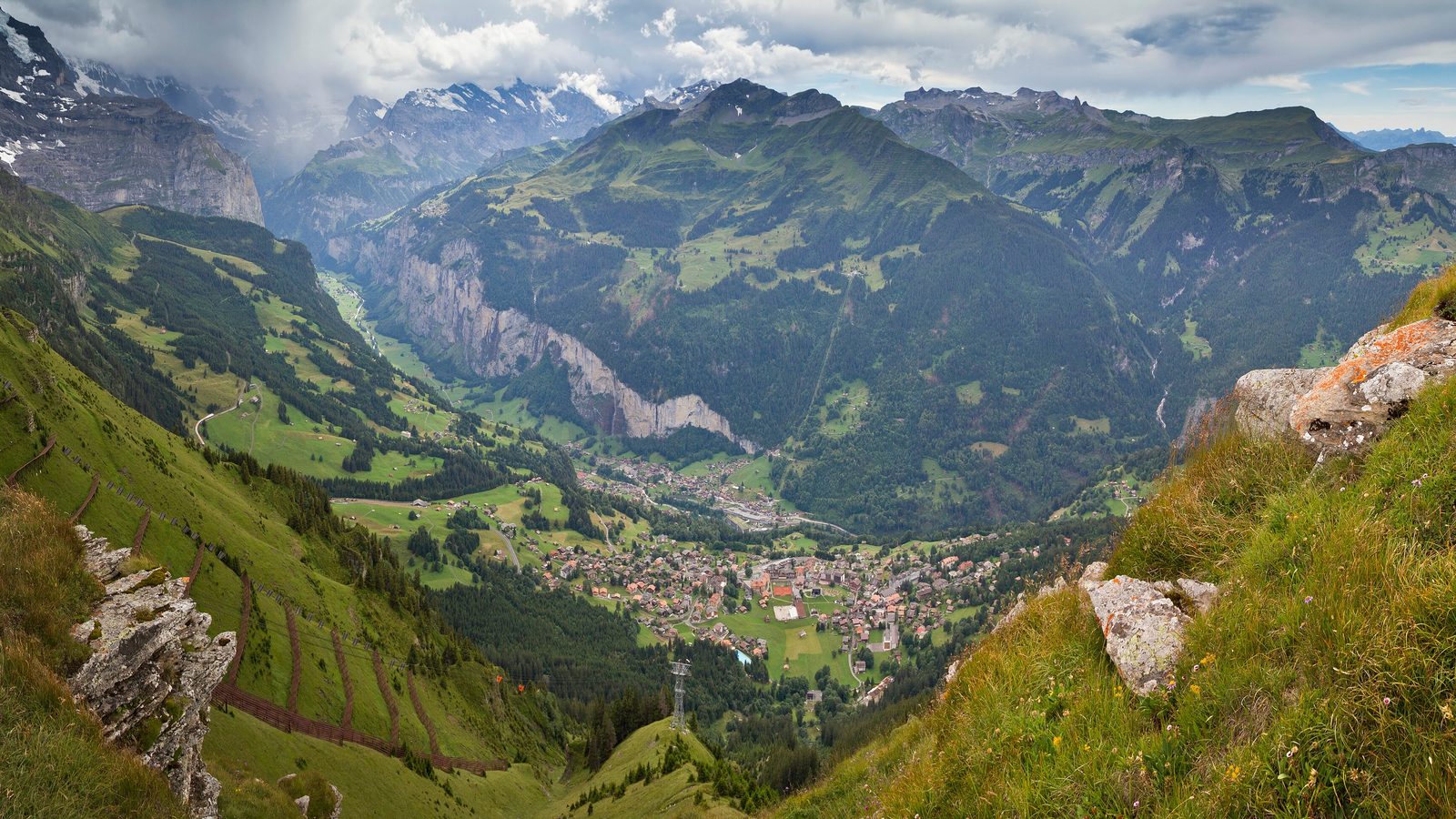 Het Lauterbrunnental gezien vanaf de Männlichen