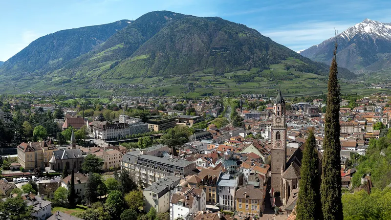 Panorama van Meran vanaf de Pulverturm